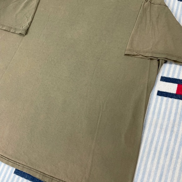 Vintage distressed Nike embroidered swoosh tan short sleeve tee shirt - Picture 14 of 16